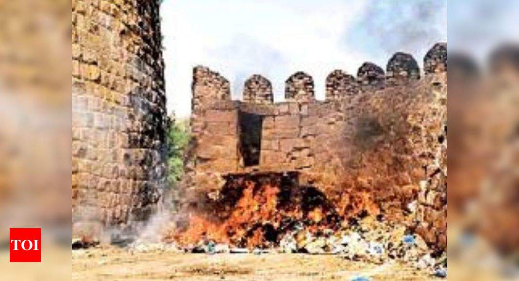 Hyderabad: Garbage burning near Moti Darwaza damaging historic Golconda Fort | Hyderabad News - Times of India