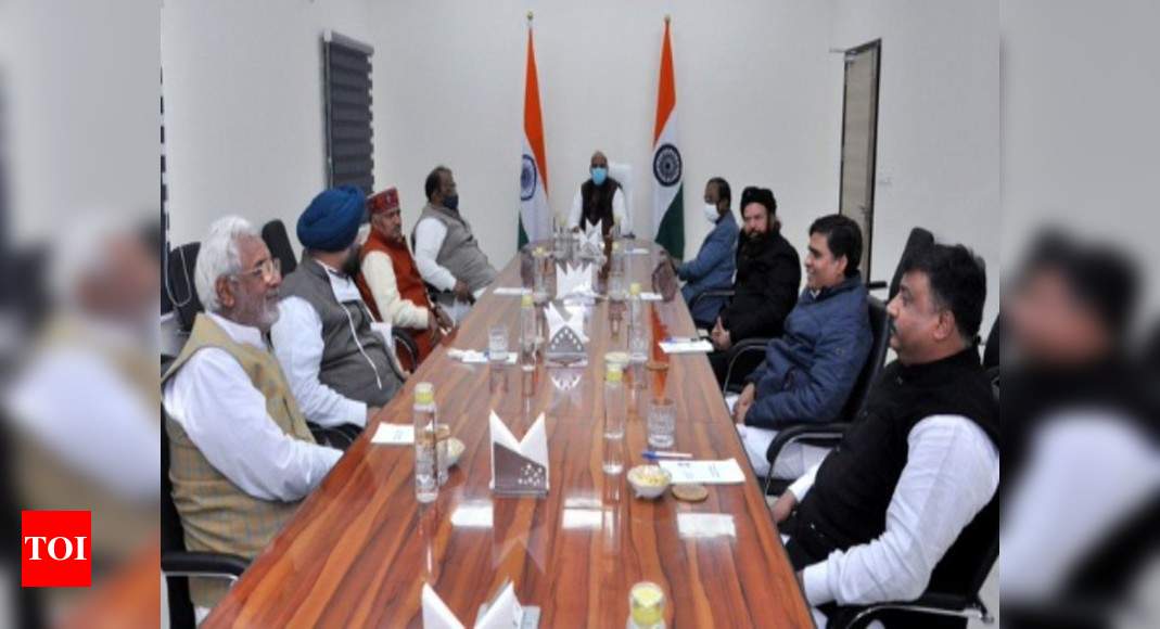  Farmers protest: Punjab BJP leaders meet Rajnath Singh | India News - Times of India