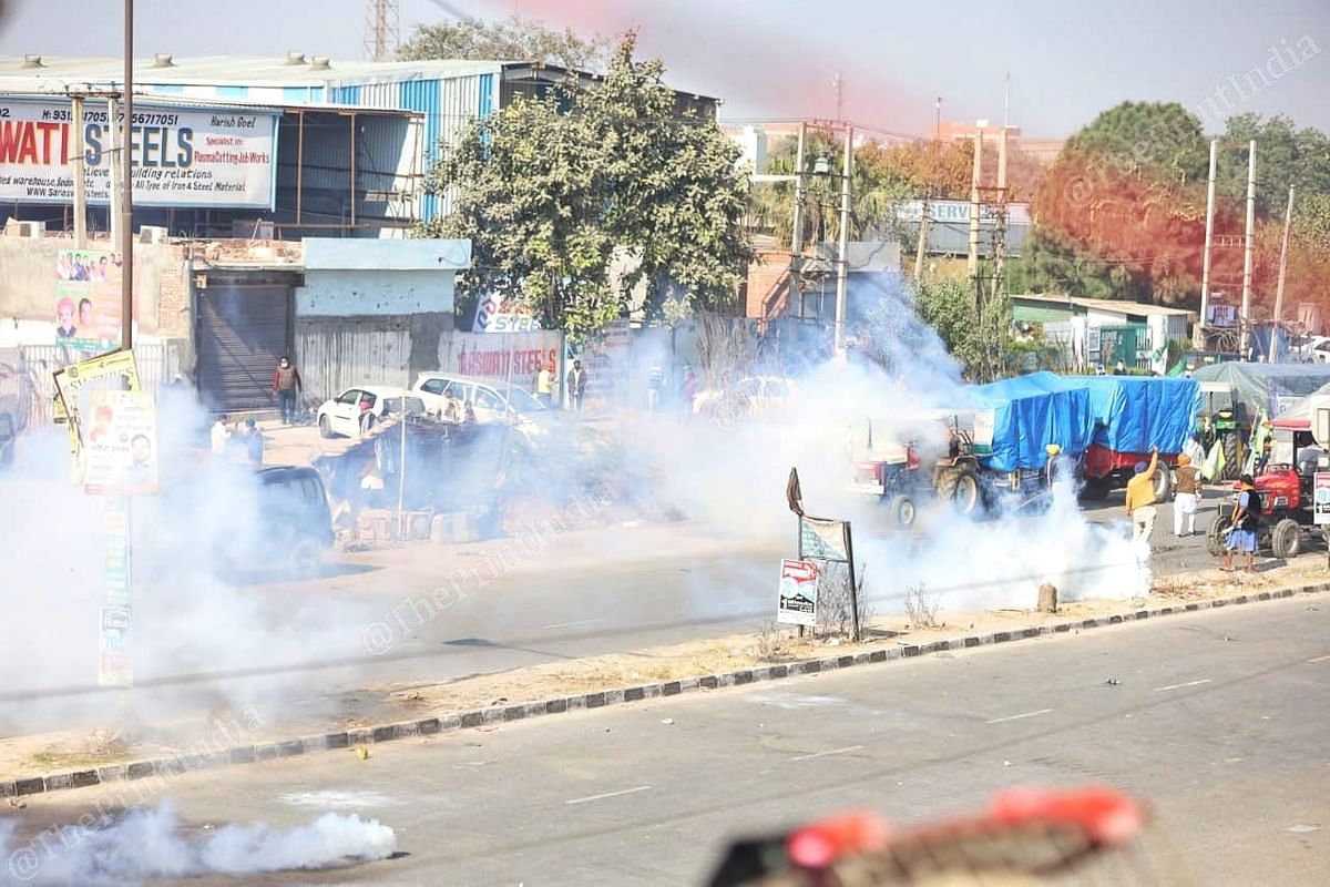 Police fire tear gas shells to disperse farmers at Delhi-Haryana border