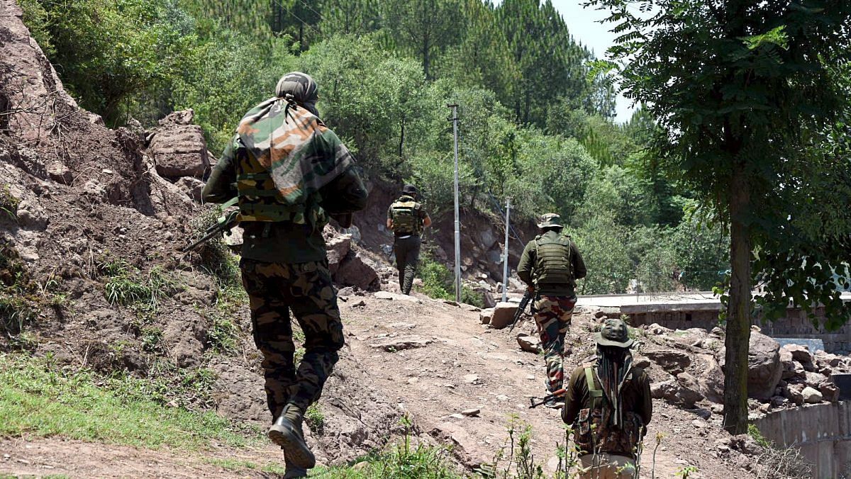 Pakistan violates ceasefire in 2 sectors along LoC and international border in J&K