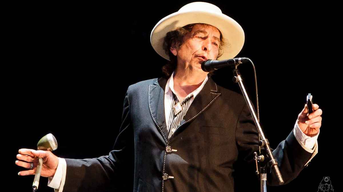 Bob Dylan to sell his entire song catalog to Universal as he cashes in on boom in music rights