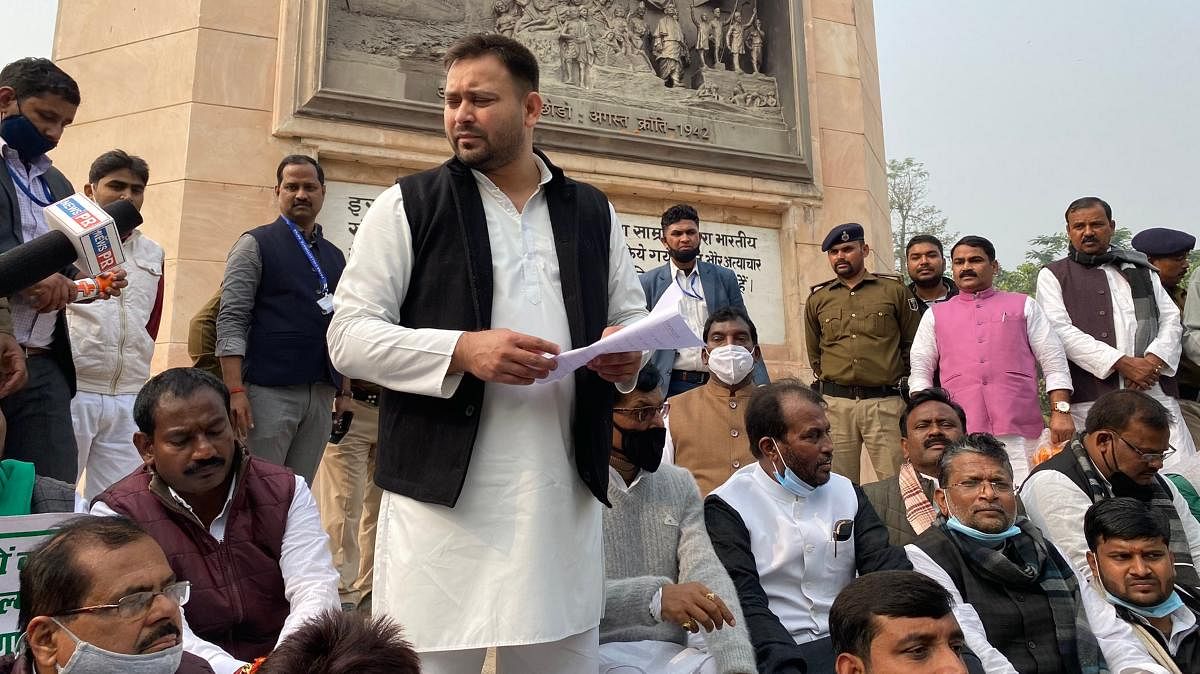 Tejashwi Yadav leads opposition parties dharna in support of agitating farmers