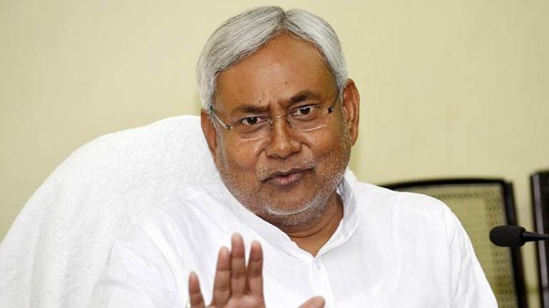 Nitish Kumar criticizes Pragya Thakur, says BJP should consider expelling her from party