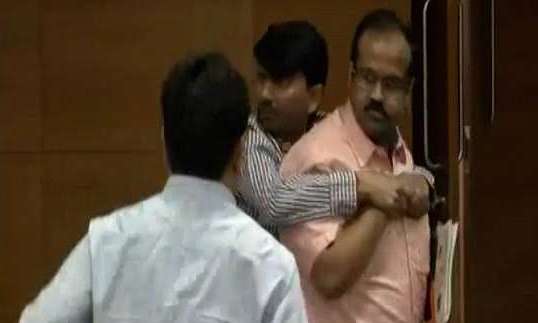 In Delhi, man hurls shoe at BJP spokesman GVL Narsimha Rao