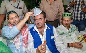 At Tejashwi Yadav's iftar party, BJP's Shatrughan Sinha says he will contest elections on Congress or RJD ticket  