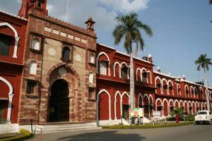 14 AMU students booked for sedition after clashes over entry of TV crew