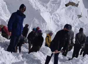 In Khardung La, 5 dead, 5 feared trapped in snow avalanche