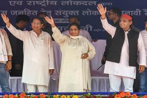 Mayawati, Akhilesh attack BJP and Congress, warn voters not to split their votes 