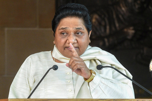 Mayawati may be in trouble as CBI files FIR in sugar mills case