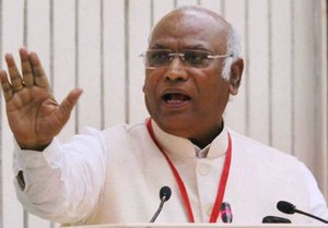 BJP government ‘trying to polarize society to deflect public attention’ from serious issues, Mallikarjun Kharge says