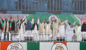 In Kolkata, Mamata Banerjee brings entire opposition on one stage, says ‘Modi government passed its expiry date’ in massive rally