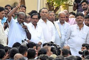 In Karnataka, income-tax raids create a political stir, HD Kumaraswamy Siddaramaiah stage protest